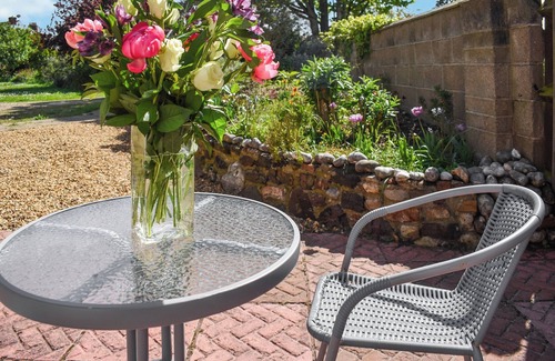 Sheringham Cottage | Cosy studio accommodation very close to amenities.