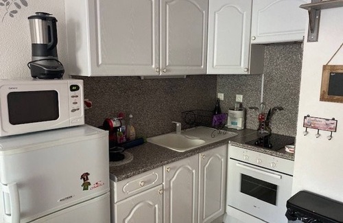 Pyrenees 2000 Apartment | Cosy Studio Cabin in Central Bolquère, Terrace, Sleeps 4, Ski Locker, No Pets