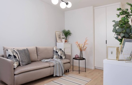 Wlochy Apartment | Cosy Studio Serenity: Warsaw Gateway