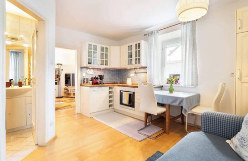 Maxglan Apartment | Cosy studio with balcony, free parking and wifi