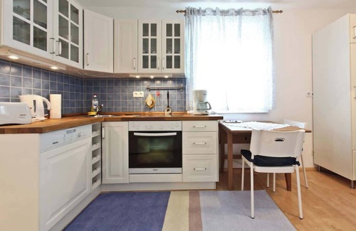 Maxglan Apartment | Cosy studio with balcony, free parking and wifi