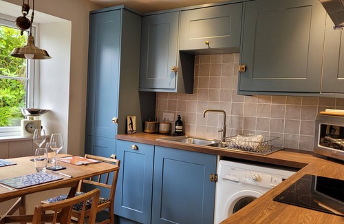 Pendeen House | Cosy three bedroomed Cornish cottage close to the sea🏵Walk swim fish surf.