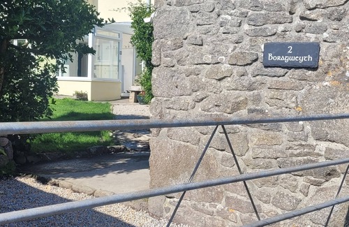 Pendeen House | Cosy three bedroomed Cornish cottage close to the sea🏵Walk swim fish surf.