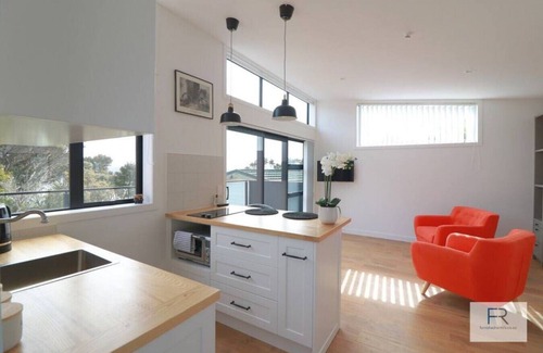 Beach Haven House | Cosy Tiny Home with Ocean Views