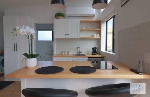 Beach Haven House | Cosy Tiny Home with Ocean Views