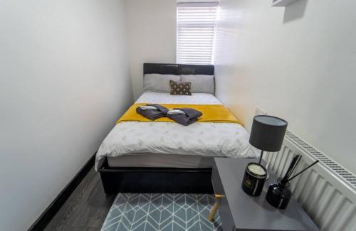 Selly Oak Apartment | Cosy top floor studio available near the city!