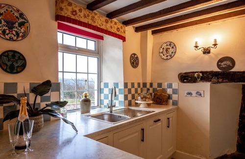 Cwm Dyserth Cottage | Cosy Welsh Cottage - Views & Log burner