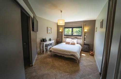 Laubressel House | Cosy Wood House Chambre Blanche