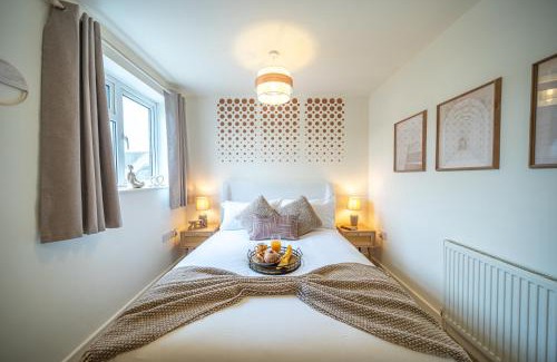 Cirencester House | Cotswolds, Beautiful 5 bed 3 bath house, lovely garden, free parking