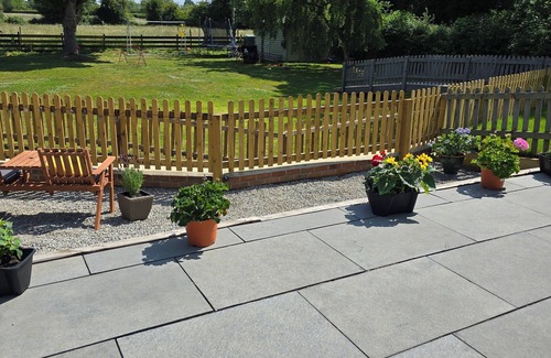 South Marston Apartment | Cotswolds Gateway with Stunning Rural Views"