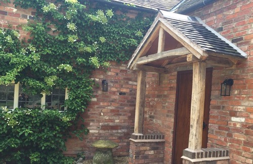 Wimpstone House | Cotswolds heaven, feed the alpacas and relax in luxury cottage with hot tub