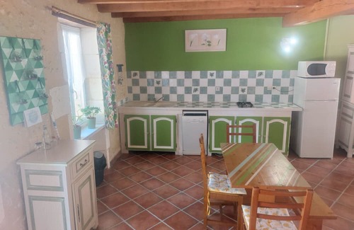 Saint-Sulpice-de-Roumagnac House | Cottage "L'Atelier" with Shared Pool, Private Terrace, and Wi-Fi