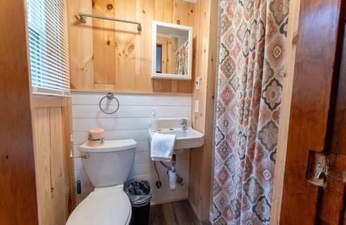 Weirs Beach Cabin | Cottage 14 Summary: A