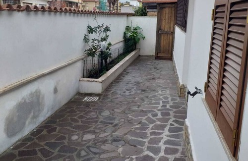 Centro Giano Cottage | Cottage 30 steps from the sea