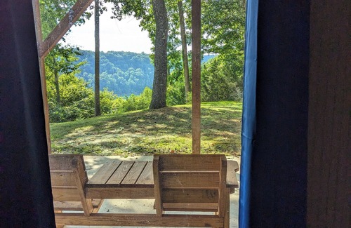 Byrdstown Cottage | COTTAGE AT EAGLE CREEK, SLEEPS 10-12 , LAKE VIEW