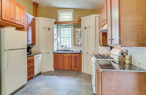 Paris Cottage | Cottage By the Pond: Serene Northeast Ohio Retreat