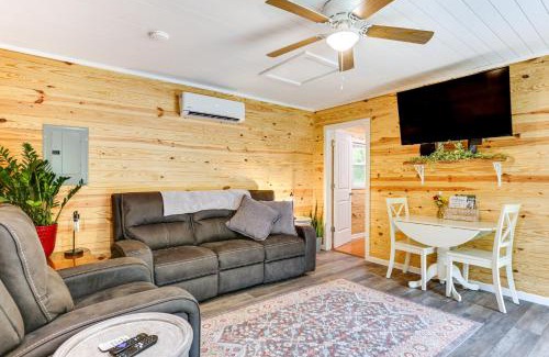 Logan House | Cottage Close to Caves and Trails in Hocking Hills!