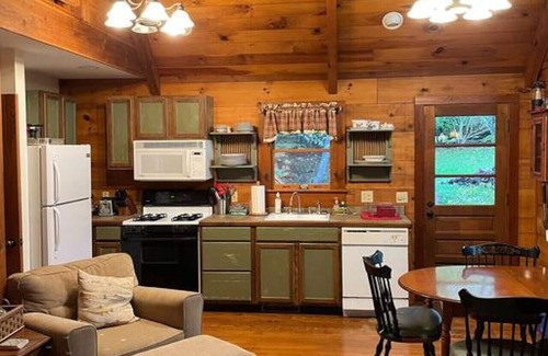 Weaverville Cottage | Cottage · Cozy cottage for work & play!