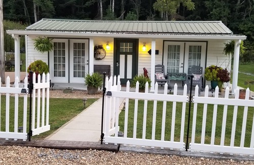 Abingdon Cottage | Cottage Directly on the Virginia Creeper Trail- Alvarado Station Abingdon