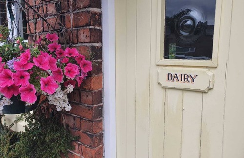 Ormskirk Cottage | Cottage-Ensuite-The Dairy