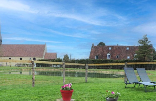 La Trinite-des-Laitiers Cottage | Cottage in Normandy with WIFI and Pets Allowed, Near the Forest
