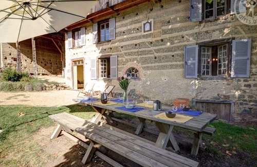 Saint-Martin-la-Sauvete Cottage | Cottage for 10, fireplace, pets allowed