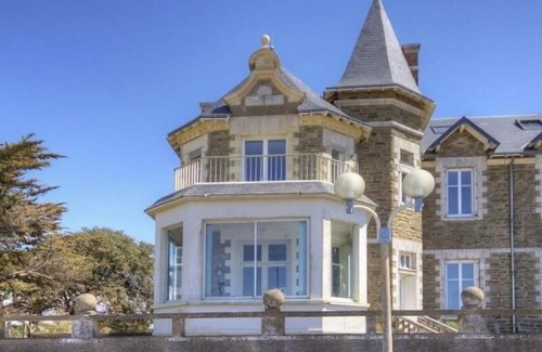 Tharon-Plage Cottage | Cottage in Tharon: 2 bedrooms, terrace, parking, near the sea