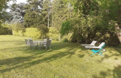Camblain-l'Abbe House | Cottage 'Gîte Du Manoir De Camblain' with Shared Terrace, Private Garden and Wi-Fi