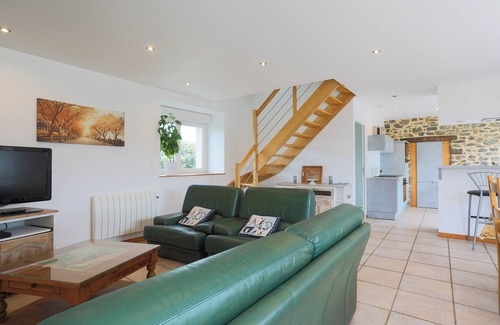 Andel House | Cottage 'Gîte Terre Et Mer' with Private Terrace, Shared Garden and Wi-Fi