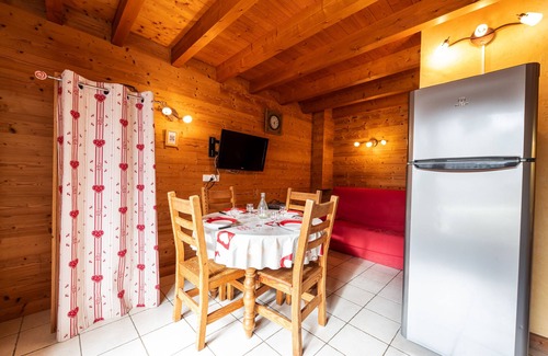 Thones House | Cottage 'Gîte Tournette' with Mountain View, Private Terrace and Wi-Fi