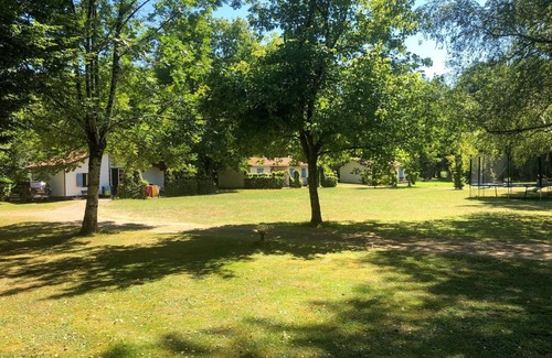 Varaignes Cottage | Cottage 'Le Pêcheur' with Lake View, Shared Pool and Private Terrace