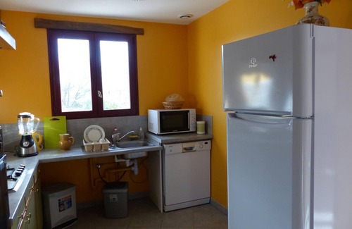 Dompierre-sur-Besbre Cottage | Cottage near Le PAL with terrace, garden and pets allowed