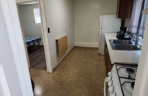 Lawndale House | Cottage Near Beach LAX Wifi Freeway Disney Mall Northrop Stadium SpaceX