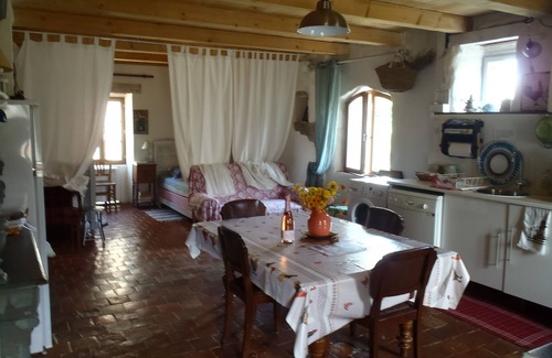 Ecutigny House | Cottage of 130 m2 located 20 'from Beaune on the 1st floor of an old house