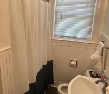 Gulfport House | Cottage on Broadmoor