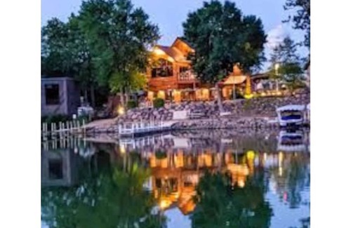 Fairmont Cottage | Cottage on George Lake