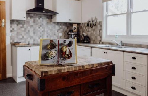 St Marys House | Cottage on Groom - St Marys Charm and Convenience!