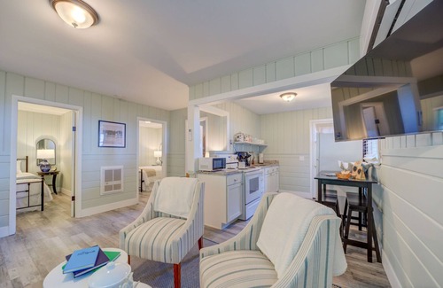 Muskegon House | Cottage Retreat Scenic Drive Resort 6