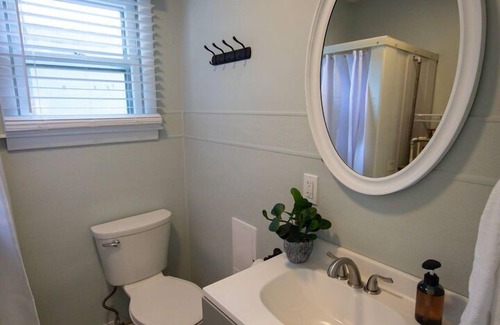 Muskegon House | Cottage Retreat Scenic Drive Resort 6
