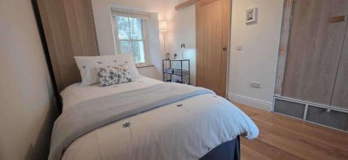 Meggagh Apartment | Cottage - Sleeps 2 - Near Cliffs of Moher