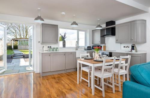 Carlisle House | Cottage - Sleeps 3 hot tub & pet friendly