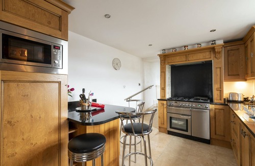 Lancaster Cottage | Cottage - Sleeps 4 - Hot Tub - Garden - Parking