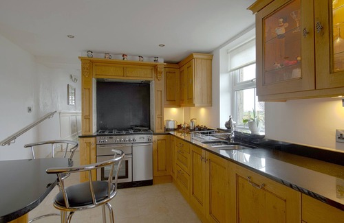 Lancaster Cottage | Cottage - Sleeps 4 - Hot Tub - Garden - Parking