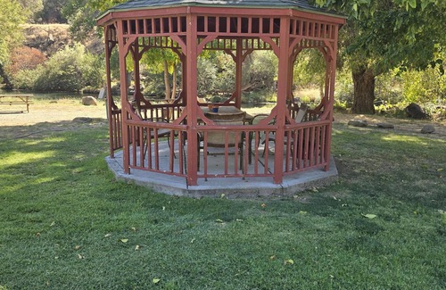 Winters Cottage | Cottage, Sleeps 6 - Roomy 1 Bedroom Cottage, Sleeps 4-6