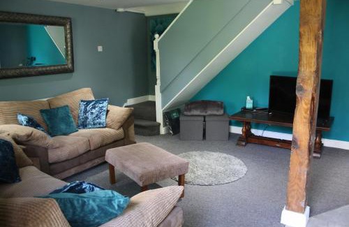 Grimsby House | Cottage with beautiful views - dog friendly