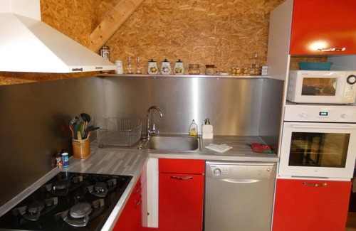 Vernusse Cottage | Cottage with covered pool, pets allowed in Vernusse