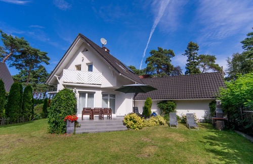 Pobierowo House | Cottage with fireplace, garage, Wi-Fi, welcome 50m from the beach, pets