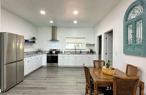 Crescent City Cottage | Cottagecore Retreat 800 Sq Ft Studio Pet Friendly King Bed
