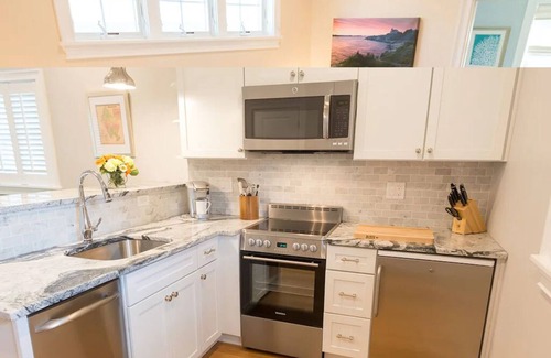 Middletown Cottage | Cottages with easy access to Newport, beaches, nature trails and vineyards