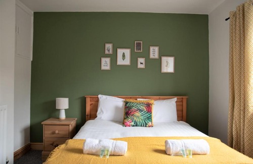 Newcastle-upon-Tyne House | Cottenham - City Centre with Free Private Parking 2 toilets 4 Bedroom Sleeps 8